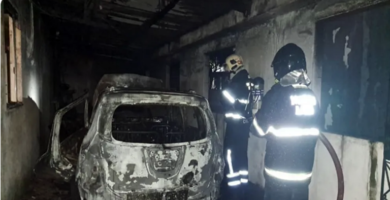 Carros pegam fogo em Salvador e dez pessoas são levadas para hospital após inalarem fumaça — Foto: Divulgação/Corpo de Bombeiros