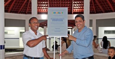 Vídeo Prefeito de Caravelas inaugura escola municipal IMG_5153